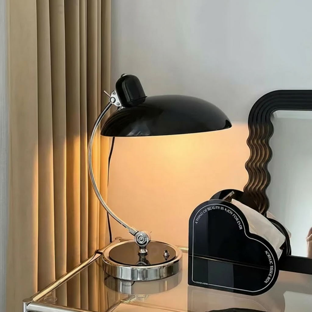 Skandynawska żelazna lampa stołowa z nastrojowym oświetleniem - Image 2