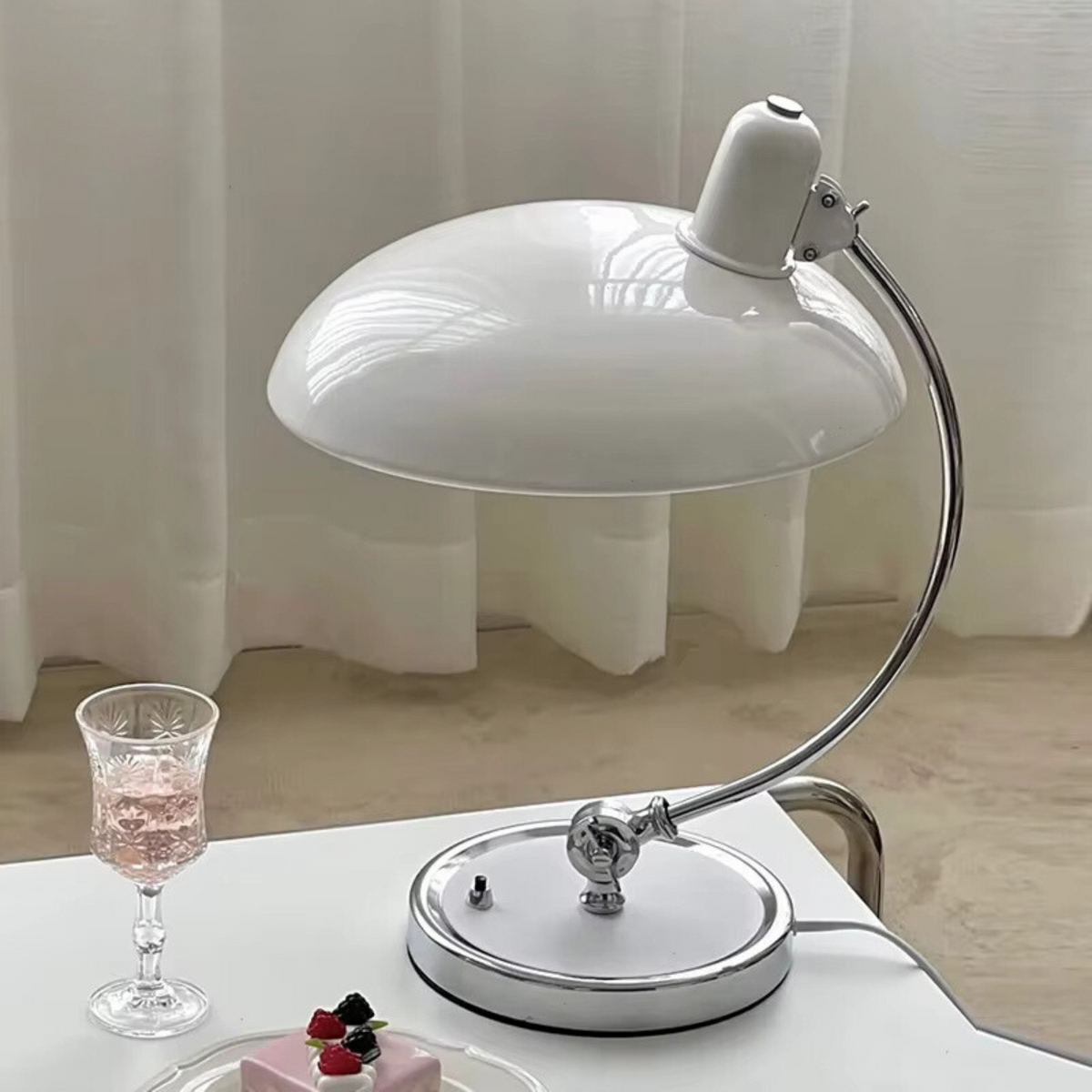 Skandynawska żelazna lampa stołowa z nastrojowym oświetleniem - Image 6