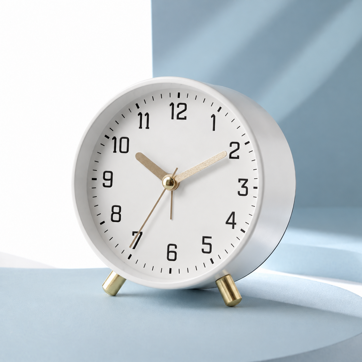 Horloge de table silencieuse au style scandinave moderne