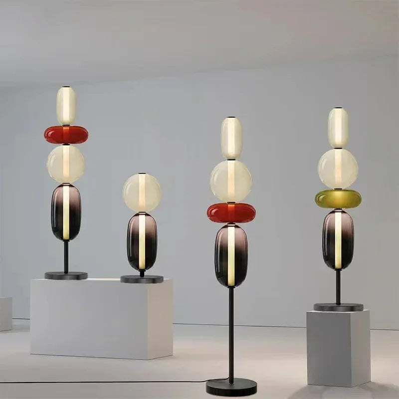 Lampa podłogowa LED do salonu z kolorowego szkła – dekoracyjna, nowoczesna lampa stojąca