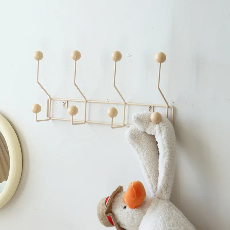 Minimalistyczny Drewniany Wieszak Ścienny z Haczykami