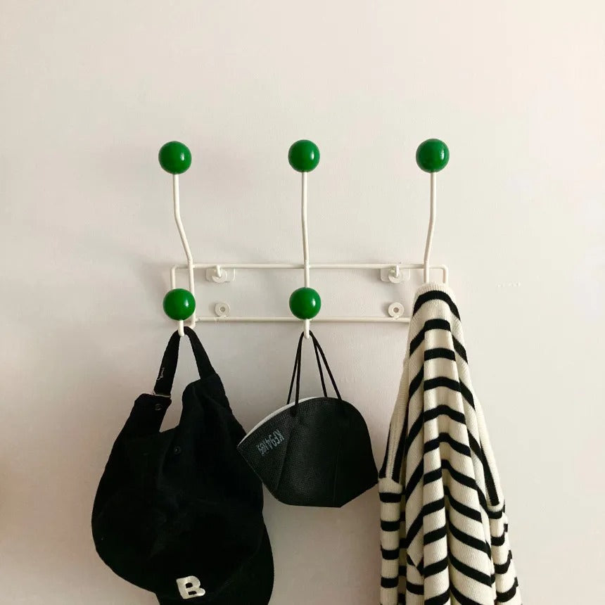 Minimalistyczny Drewniany Wieszak Ścienny z Haczykami - Image 2